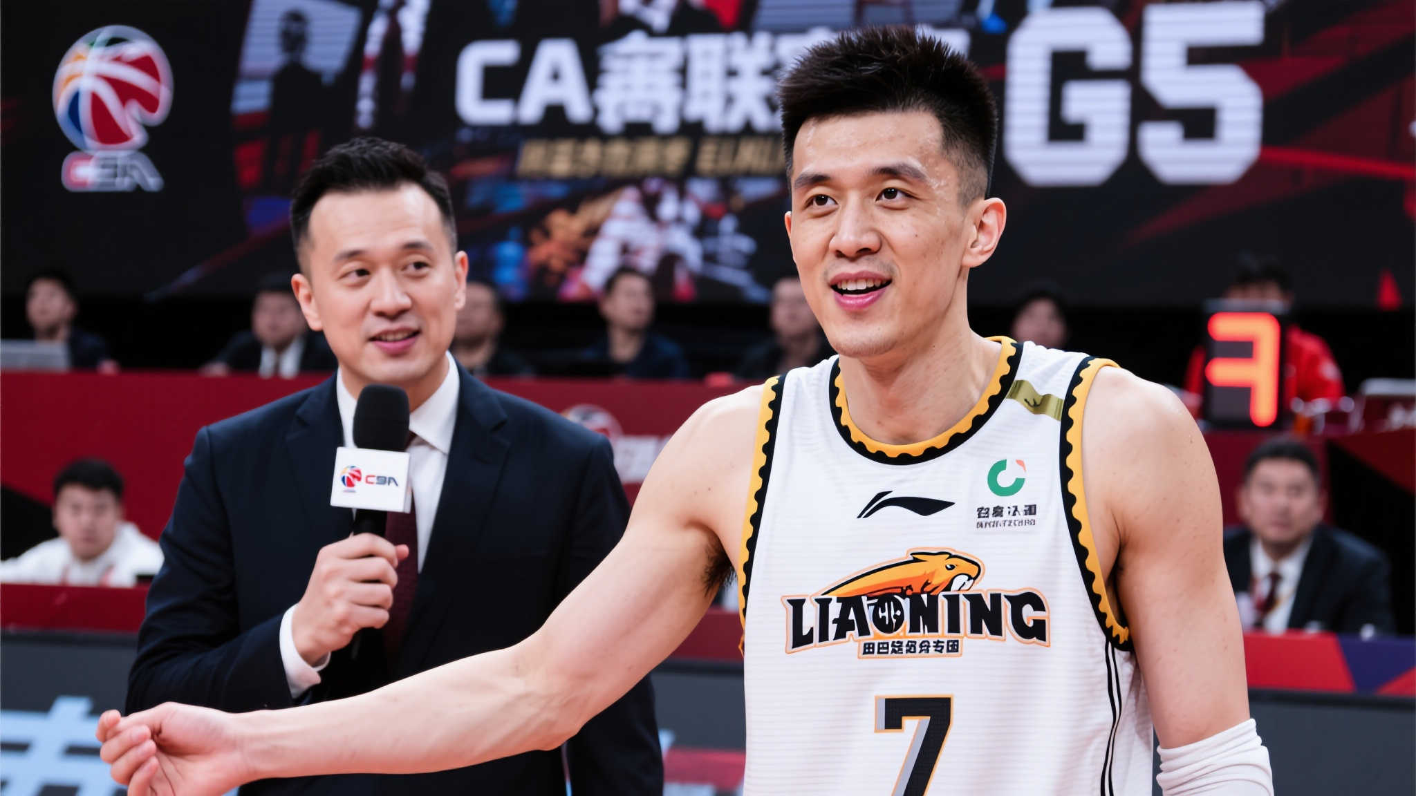 CBA总决赛G5：郭艾伦现场观战广厦争冠，或与杨鸣再度搭档解说